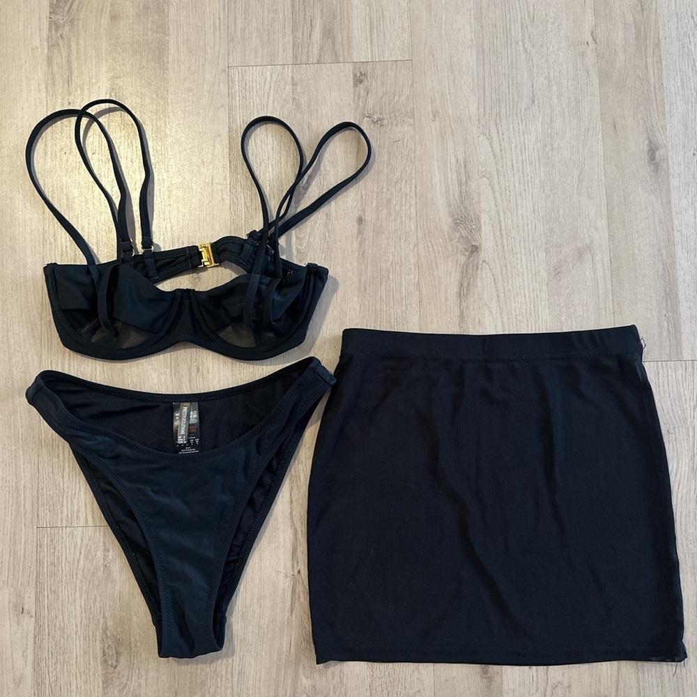 Size 2 PrettyLittleThing Black Bikini Set w/ Mesh Skirt